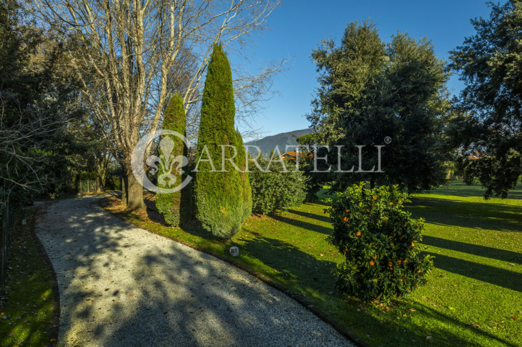 Splendida villa con piscina e parco in Versilia