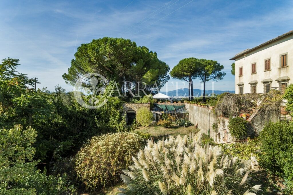 Villa d’epoca con depandance e parco ad Impruneta