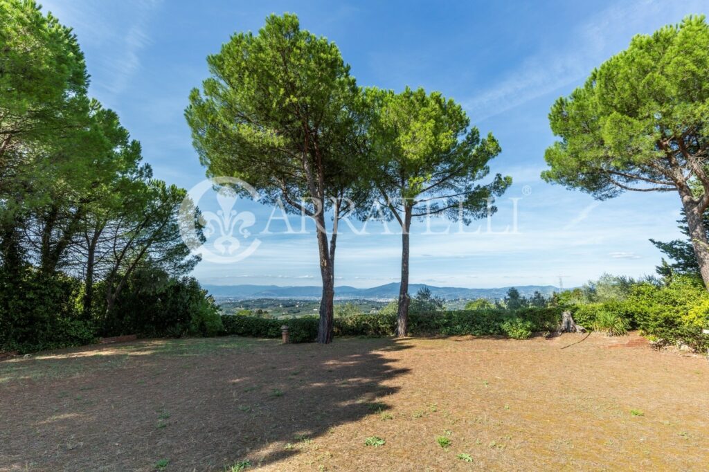 Villa d’epoca con depandance e parco ad Impruneta