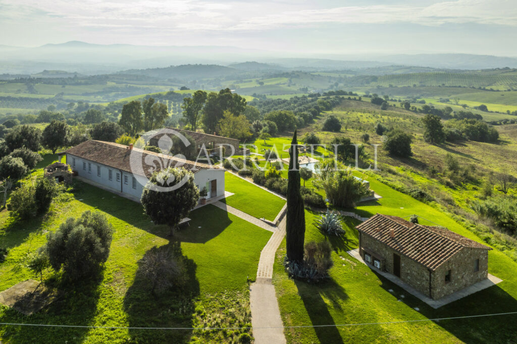 Campagnatico Casale con dèpandance e piscina