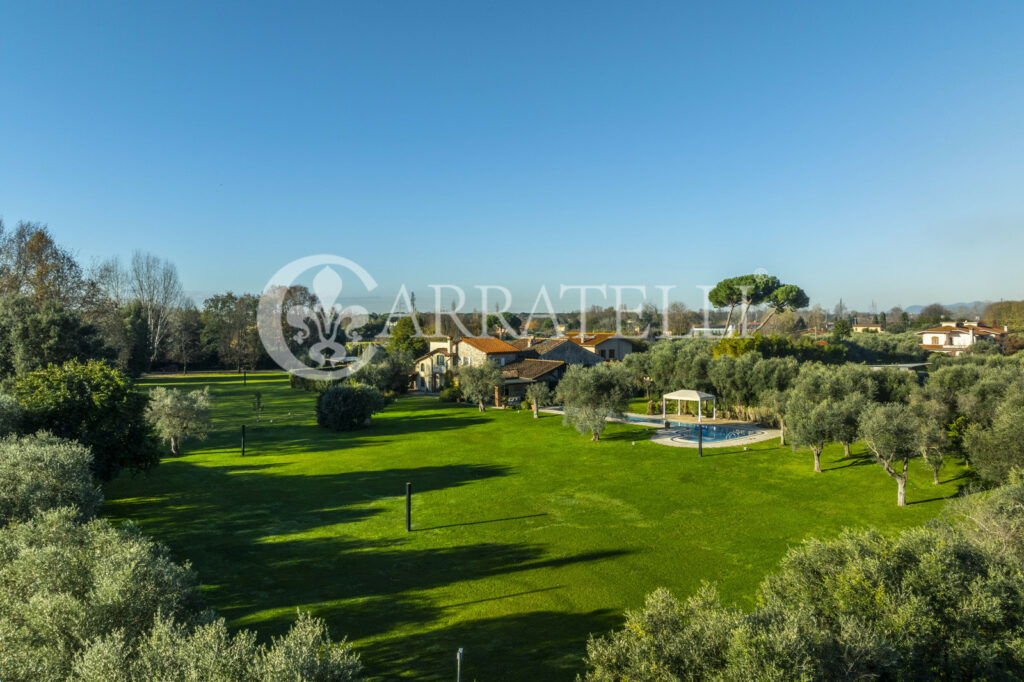 Splendida villa con piscina e parco in Versilia