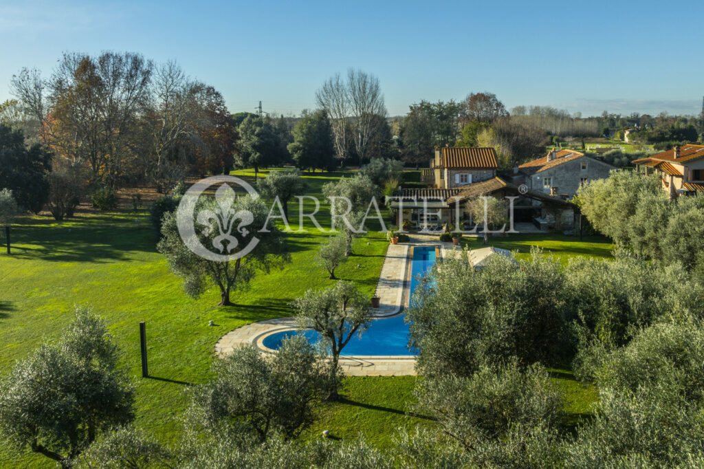 Splendida villa con piscina e parco in Versilia