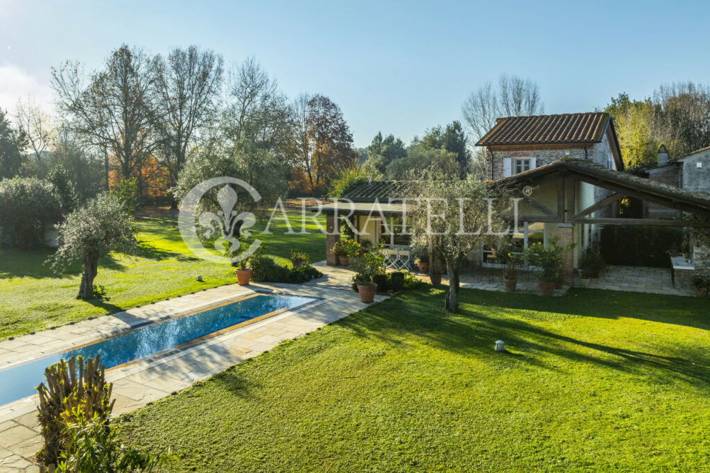 Splendida villa con piscina e parco in Versilia